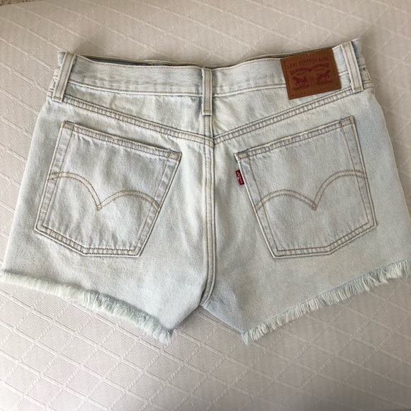 High rise Levi’s shorts 29 - Picture 2 of 9